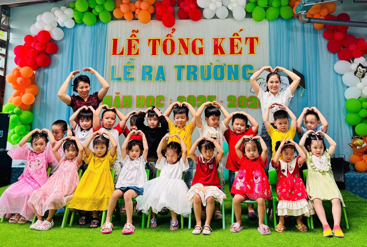 Múa tập thể tốt nghiệp